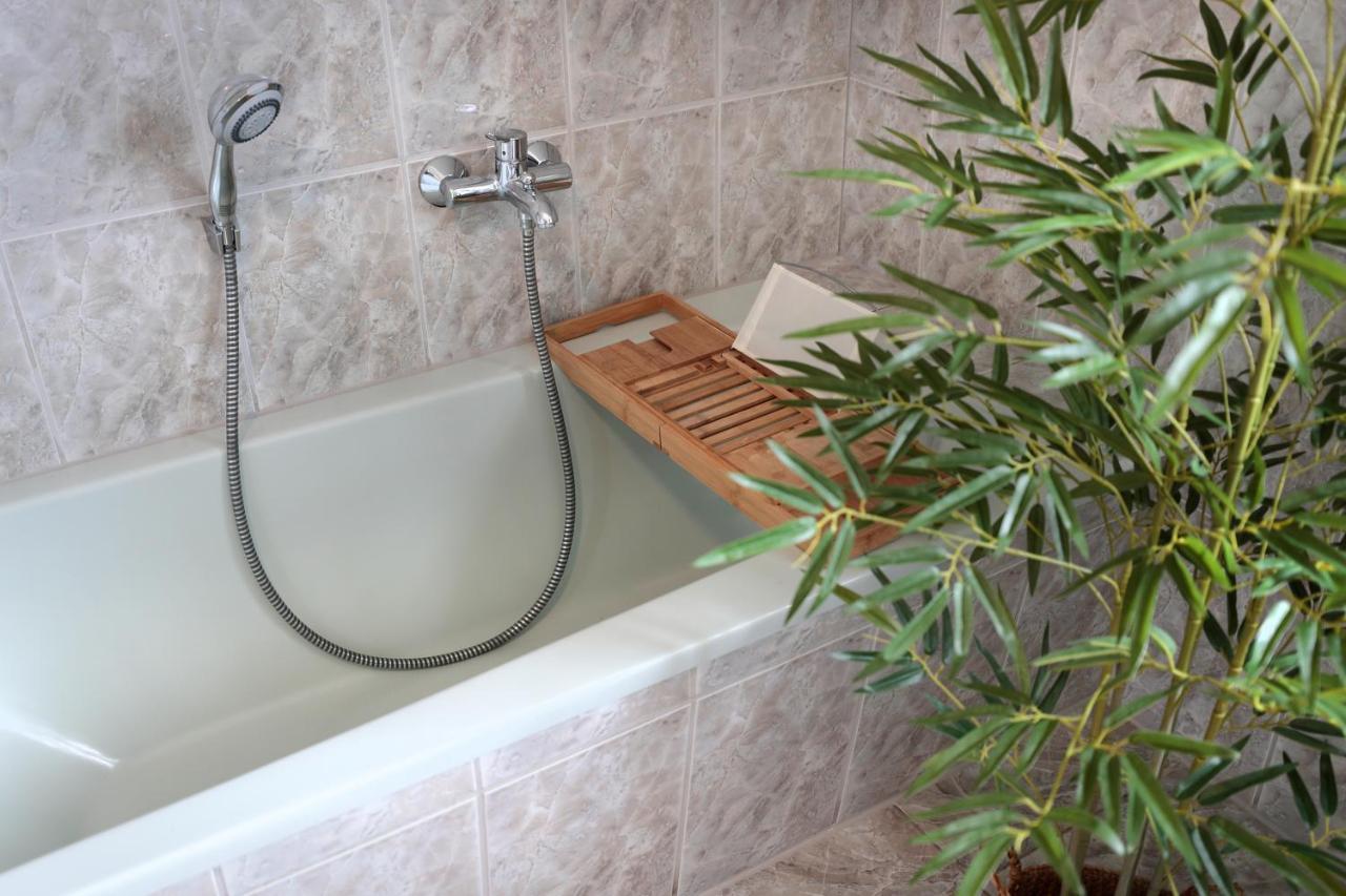Goldhouse - Sauna, Whirlpool, Switch, Darts & Mehr Andernach Eksteriør bilde