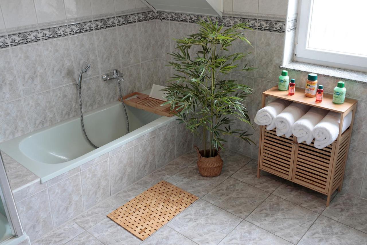 Goldhouse - Sauna, Whirlpool, Switch, Darts & Mehr Andernach Eksteriør bilde